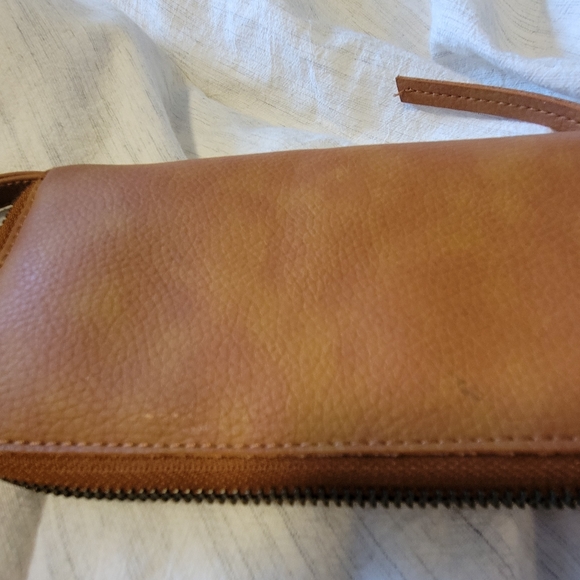 ⚡️EUC⚡️Free People Distressed Vegan Wallet - Picture 7 of 8